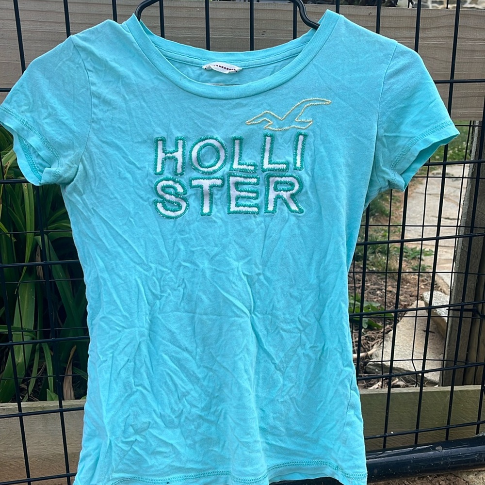 Small 2000s Hollister short sleeves